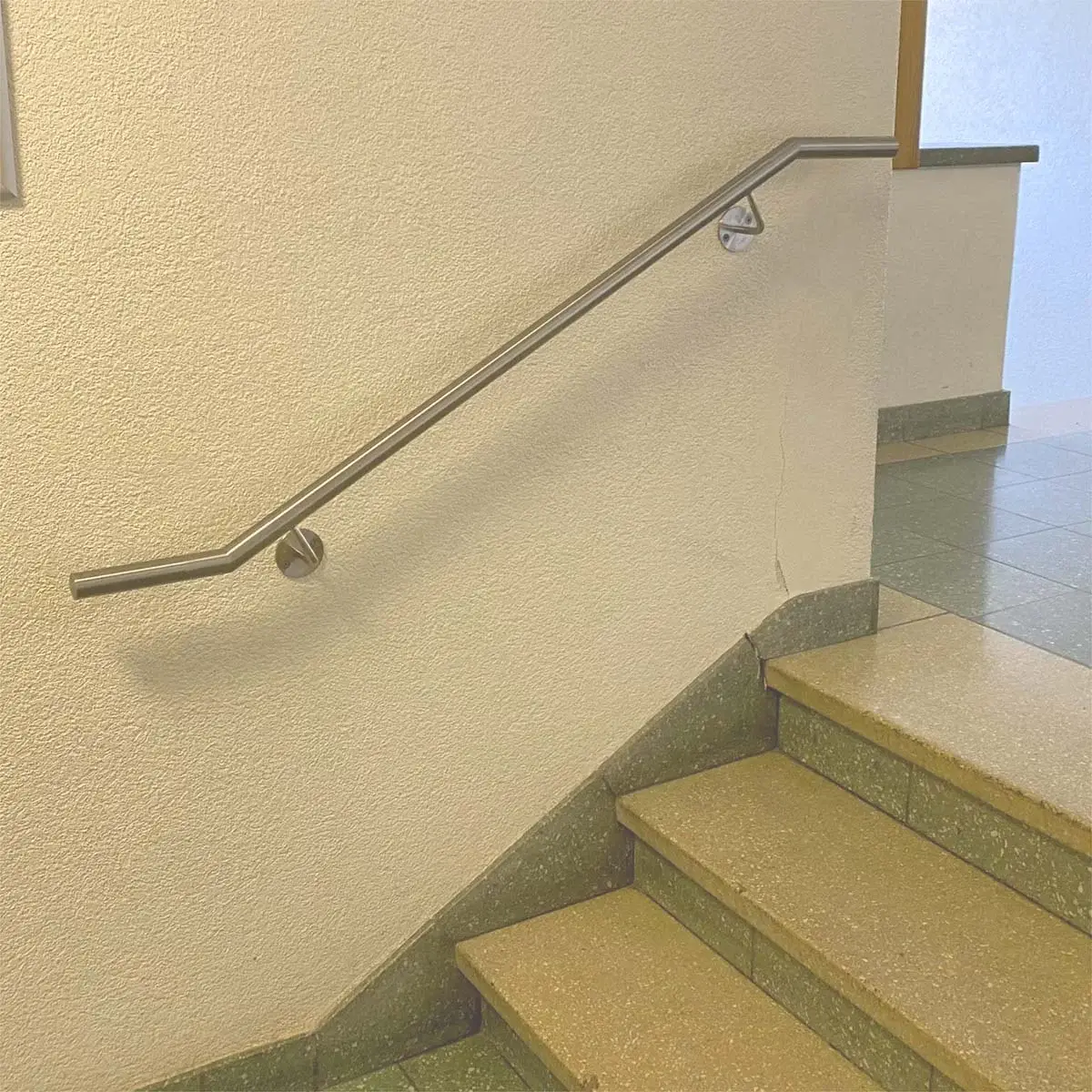 Handlauf oben und unten abgewinkelt