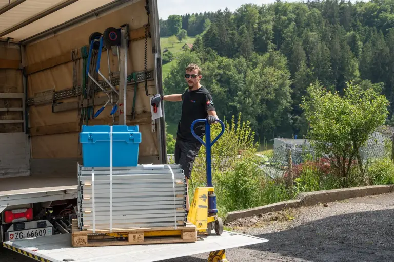 Lieferung per Spedition von metallbauXpress.ch