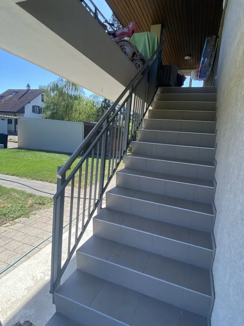 Kundenprojekt Flex: Treppengeländer an der gedeckten Aussentreppe