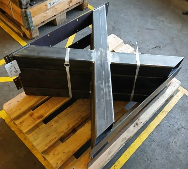 Tischbeine aus Stahl – hohe Stabilität, sichere Standfestigkeit.