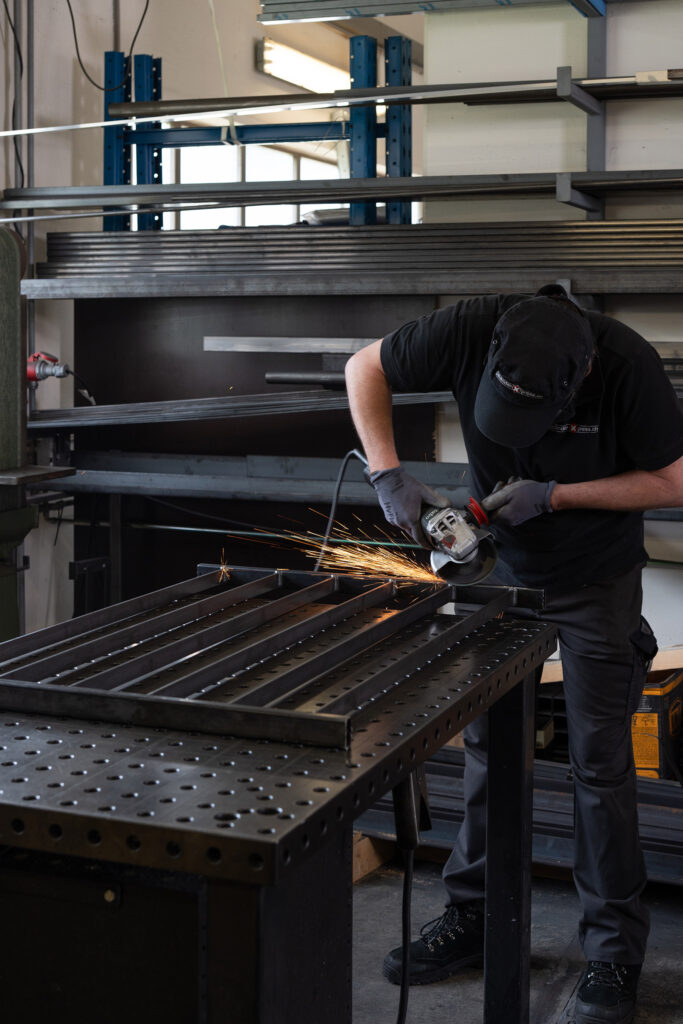 Dein Metallbauprodukt wird in unserer Werkstatt in Neuheim von Hand gefertigt.